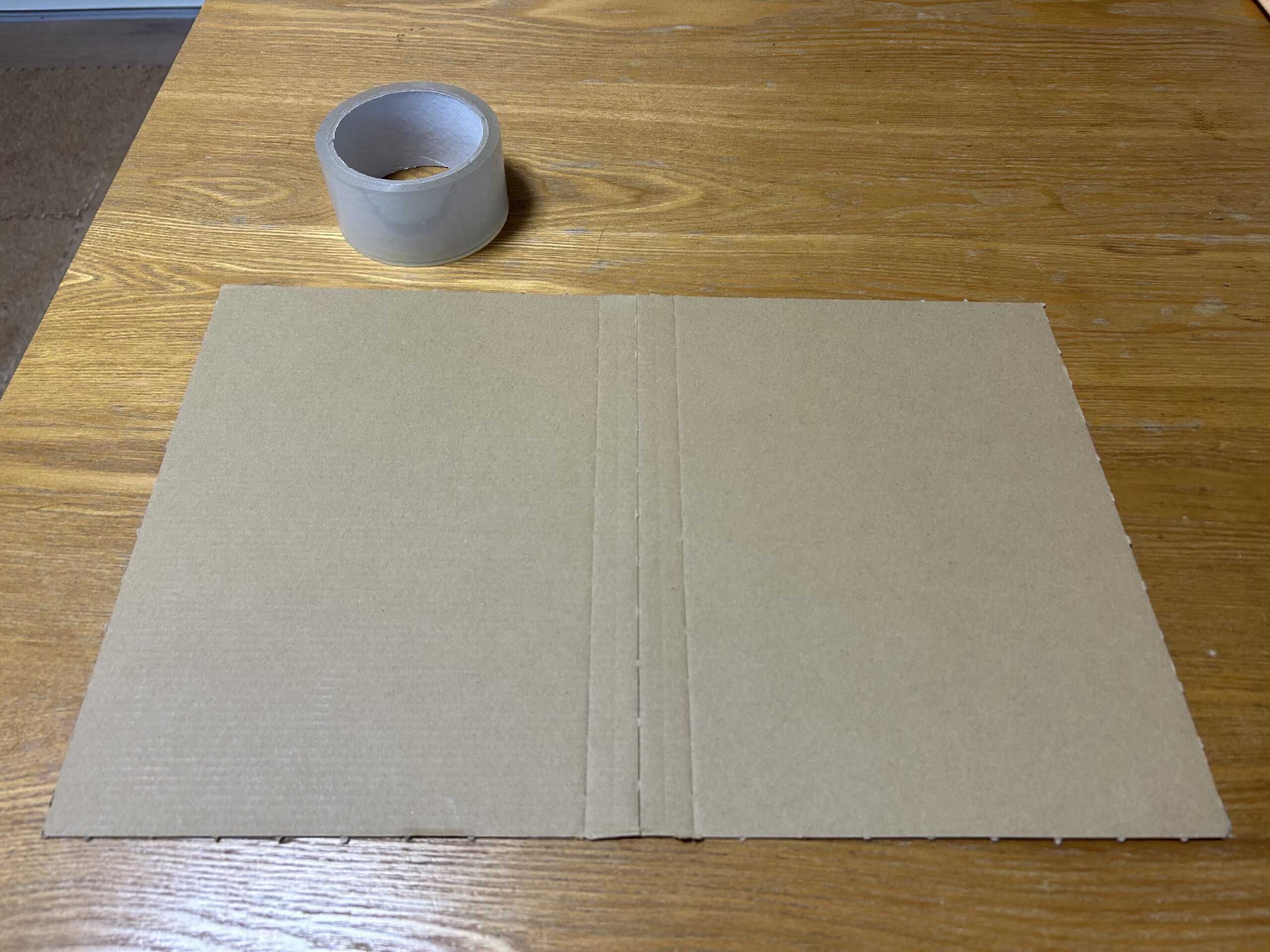 ダンボールとOPPテープで根巻き用の四角い枠を作成