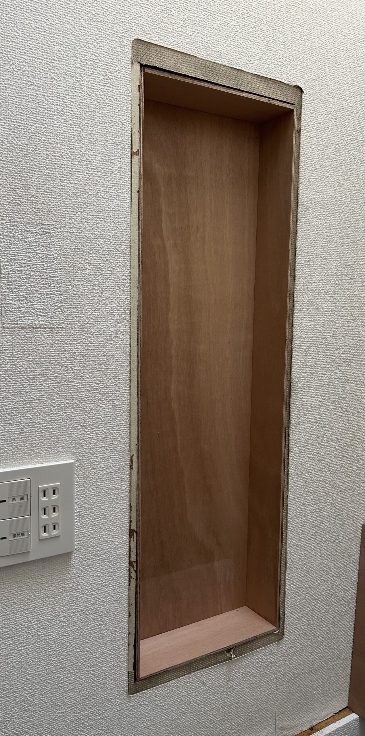 ニッチ棚の設置完了