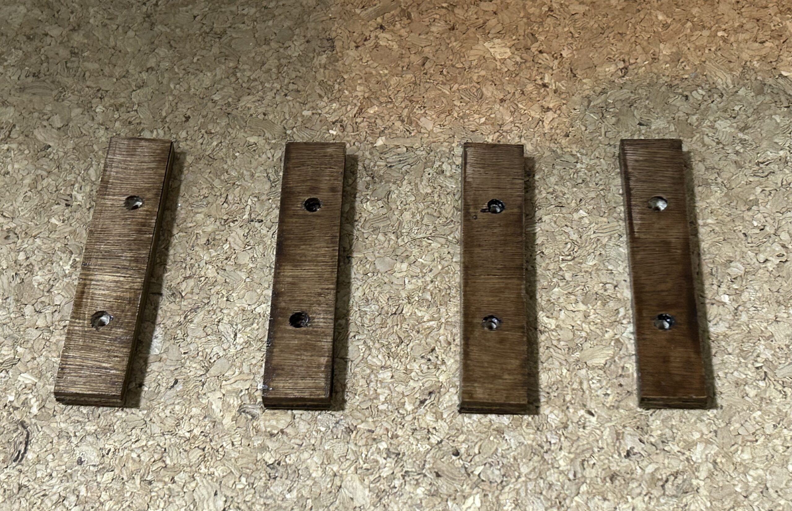 ベニヤ板で棚受けを作成
