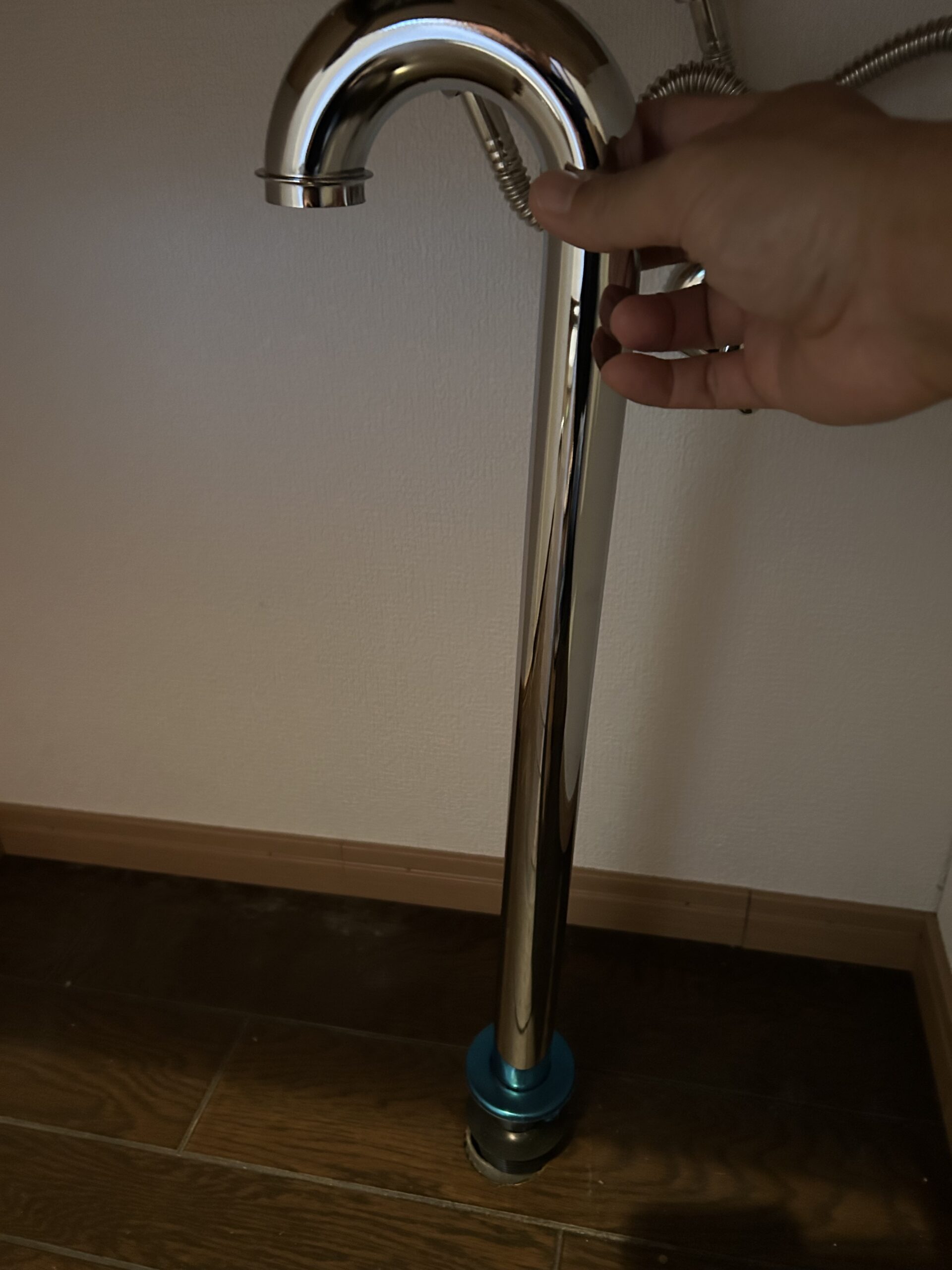 ステッキパイプを排水口に差し込む
