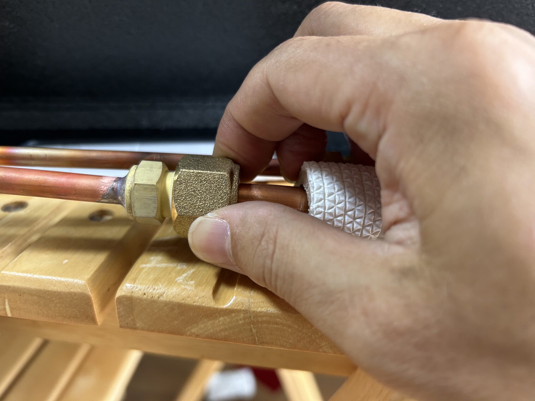 室内機に銅管を接続