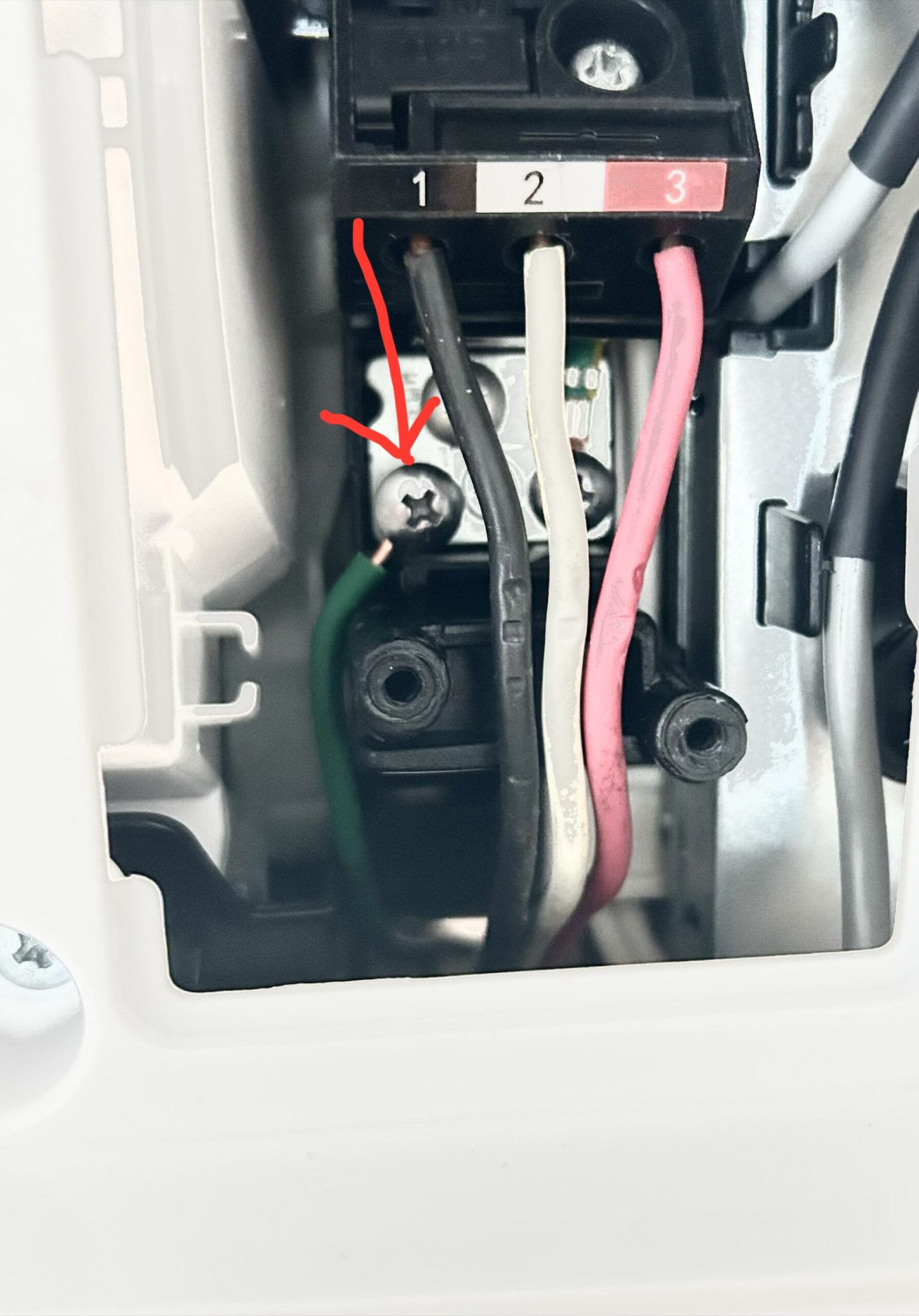 室内機にアース線を接続